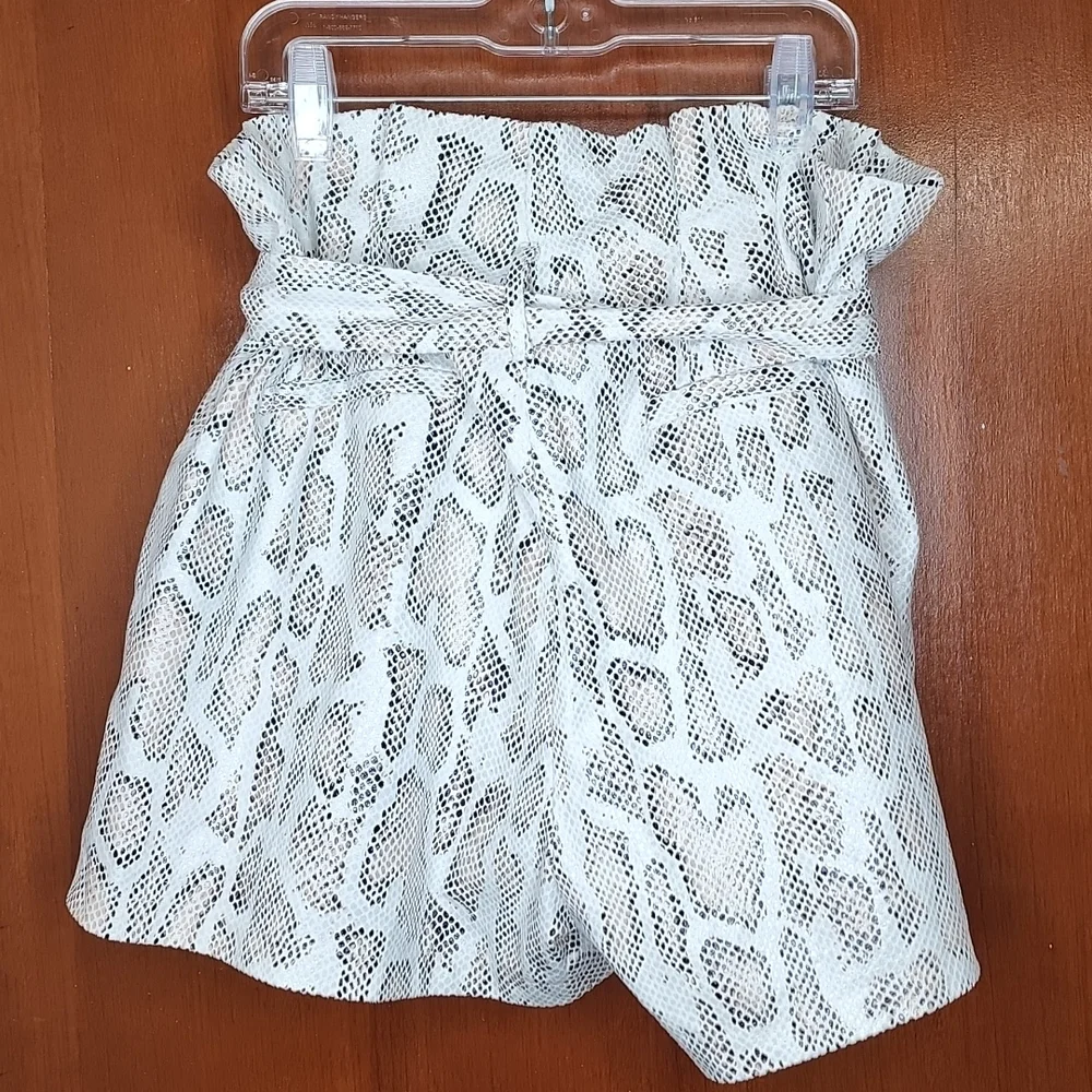 Short - Picture 2 of 7